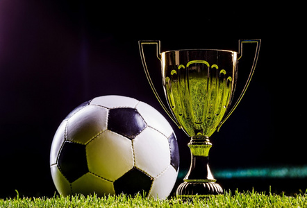 不仅在于他 不仅在于他